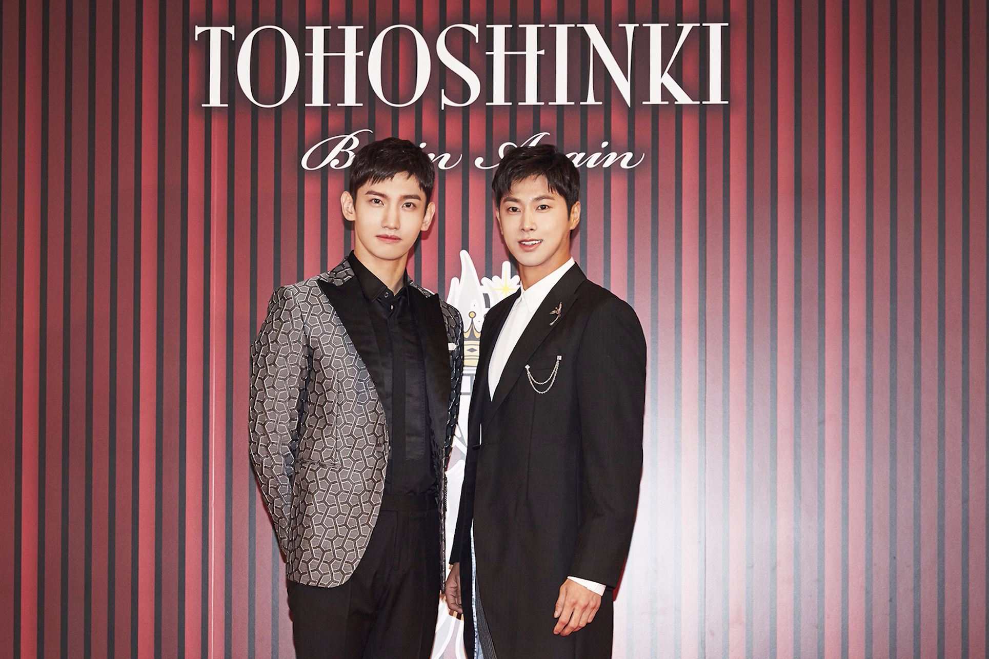 1.發行的歌曲缺乏大眾性
直到2013年SM的音源成績都相當不錯,而有部分粉絲認為在2013年前SM的音樂仍保有著一定的大眾性,但是這幾年SM將重點放在發展每個團體不同風格,像是NCT的歌曲和貝貝的《ROOKIE》等非主流的音樂,雖然會越聽越中毒,但一次聽完就喜歡的比例並沒有這麼高啊!
因此有粉絲認為假如SM能放棄一些堅持,為歌曲增添大眾性的話,對組合們的發展也會有所幫助。