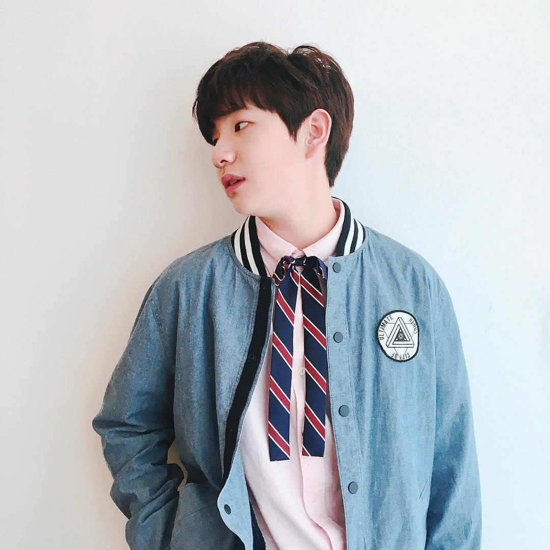 以樂團The EastLight.活動的宇鎭似乎也長大了不少,日前有粉絲發現宇鎭的身材似乎比當初參賽時消瘦了許多,就連招牌嬰兒肥也都漸漸消失不見了...