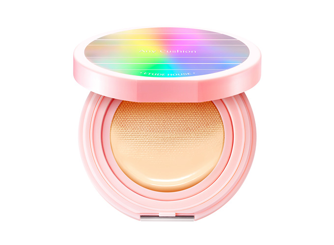 *Etude House 即可拍濾鏡光潤氣墊粉餅SPF33 PA++ $18,000KRW
這款歐膩之前有做過實測~蠻適合歐膩的乾肌,但是如果是混和性偏油或是油肌的人就會覺得太黏又厚重!這款完全是只適合在秋冬使用的底妝產品!