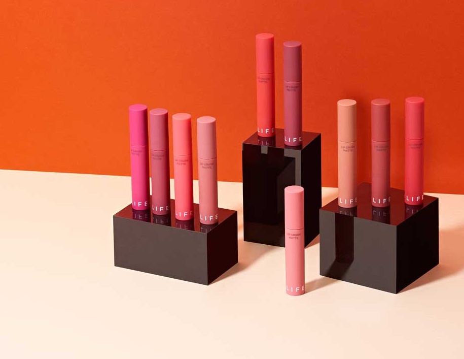 △It's Skin LIFE COLOR LIP CRUSH MATTE
喜歡超霧面唇彩的女孩絕對不能錯過這支!便宜的價格卻擁有超驚人的發色力,而且擦在嘴上一下就會換成霧面不沾杯,屬於持久型唇彩。