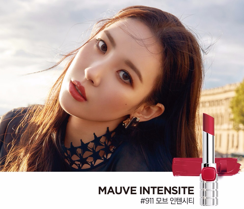 △L'Oréal SHINE ON BY COLOR RICHE
近幾年L'Oréal 家的唇膏真的做得越來越好,甚至比專櫃還要厲害!尤其是他們家的水潤款,擦起來就是乾燥的雙唇也可以完美駕馭!