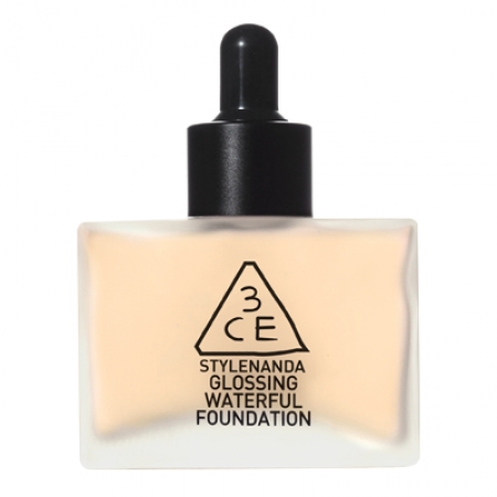 *3CE GLOSSING WATERFUL FOUNDATION $28,000KRW
用過這款的人對於它的評價都是非常透!意思就是要皮膚無暇的人才適合啦ㅠㅠ持久力在中等程度,妝感水潤但沒有到非常光澤!