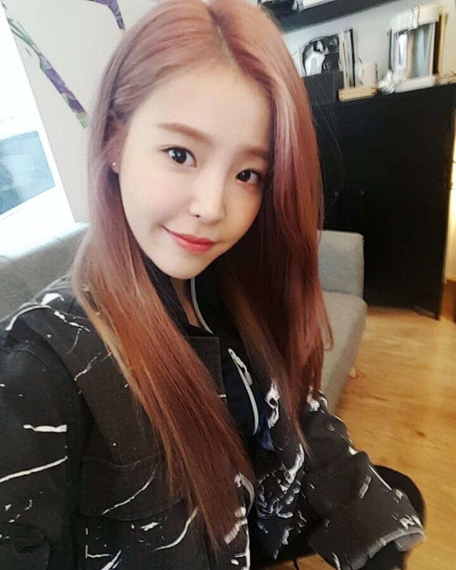 成員珉柱經歷更是令人鼻酸,DAYDAY已經是她第三次挑戰女團出道,她在2008年以PINK HEART出道,之後以THE ARK的身份活動後退出,之後並二度參加SBS歌唱節目《K-pop Star》