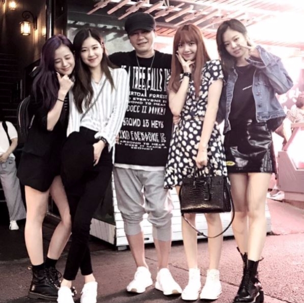 另外像是樂童音樂家、LeeHi、Psy等強調個性的藝人,再到有「偶像顏值」、歌手實力的BLACKPINK 出道,不得稱讚老楊的識人之明!而且最近隨著YG家推出新的選秀節目,「老楊的眼光」再度成為話題…就在最近網友整理了老楊的「識人傳奇」,看完會真的認證老楊很威!