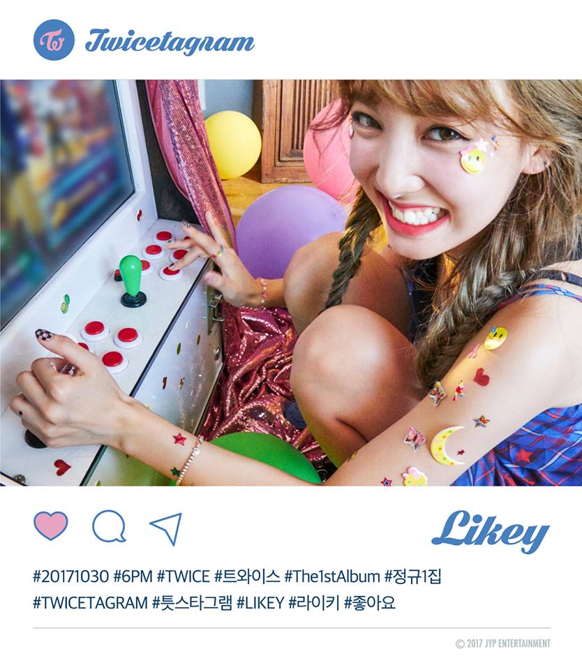 TWICE 娜璉
隊內的標準團欺,常被粉絲笑說「只有3歲」的娜璉是公認的「可愛代表」,個性呆萌的娜璉不僅外表可愛,滿滿的笑容更是讓大家第一眼就喜歡她的原因