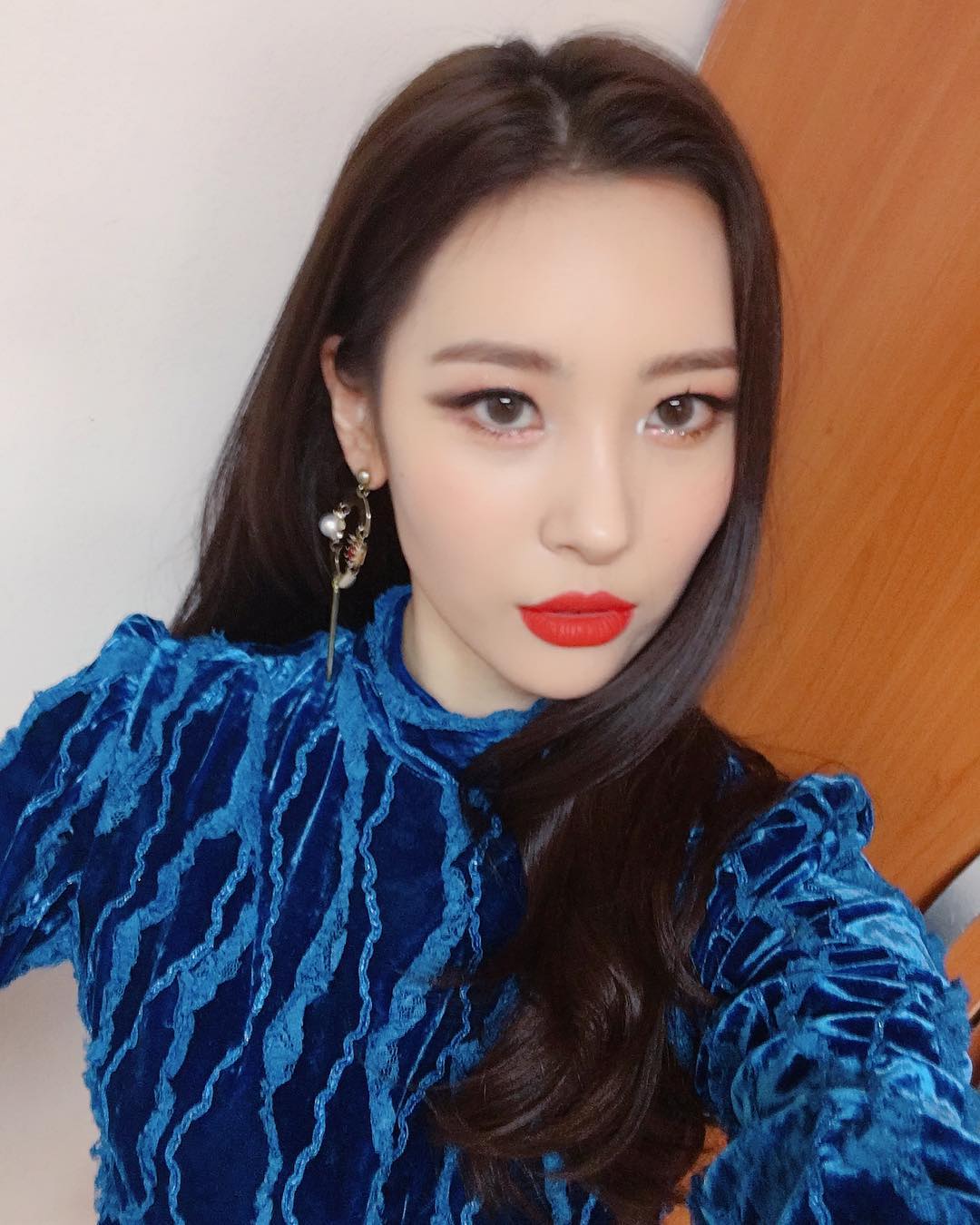 善美在8月所發行的數位單曲《Gashina》大受歡迎,舞蹈也相當有中毒性,讓人看過一次就會久久無法忘懷,其中最知名的「手槍舞」也在演藝圈造成一股模仿風潮,許多藝人都跟上這股潮流...