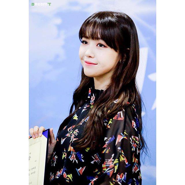 Girl's Day 珉雅
珉雅曾在節目中說到自己曾某次在凌晨洗澡的時候,突然聽到門把被轉動的聲音,那時候以為是姐姐在外面,所以便開口問:「怎麼了歐逆?」但沒有人回應,雖然覺得奇怪珉雅還是暫時放下心中疑問繼續洗頭,沒想到下一秒浴室的門突然被人大踢了兩下發出「況況」的聲音,珉雅決定鼓起勇氣打開門看看外面時,卻發現外面沒有人...