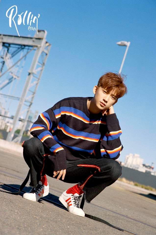 B1A4 孔燦
孔燦的故事也是很可怕啊!孔燦說以前要走進自己的房間要先穿過掛衣服的地方,也就是要彎腰掀開衣服才能走進房間,有一天他彎腰撥開衣服要走進房間時,抬頭卻看到一雙腳在他的床上,嚇得他立刻倒退出房間,但後來鼓起勇氣再進入房間的時候,那雙腳卻已經消失了...