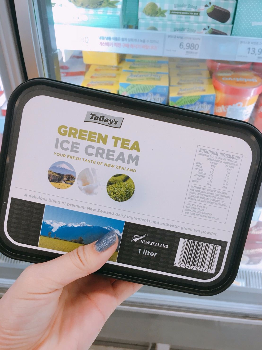 第七個是Talleys 녹차 아이스크림抹茶冰淇淋~這款抹茶冰淇淋真的超火的~有時候在韓國想買也買不到~吃起來有一種特殊的嚼勁抹茶味也超級重的~重點這樣一盒只要韓幣6980~真的物超所值啊~~