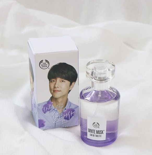 #THE BODY SHOP 白麝香 約台幣1080元
這款應該有看鬼怪的人都不陌生吧?雖然說經過鬼怪一劇後這款商品有呈現爆紅的狀態,但是其實早在那之前就已經賣很好了啊~我們家J小編甚至把他列為人生摯愛(他說他從國中噴到現在不斷回購XDD)