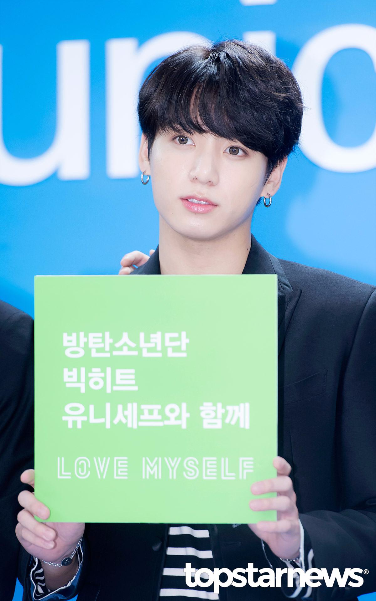 防彈及Big Hit還向“LOVE MYSELF”基金捐贈了5億韓元,之後2年間發行的“LOVE YOURSELF”系列專輯的3%收入將作為基金使用!!!
