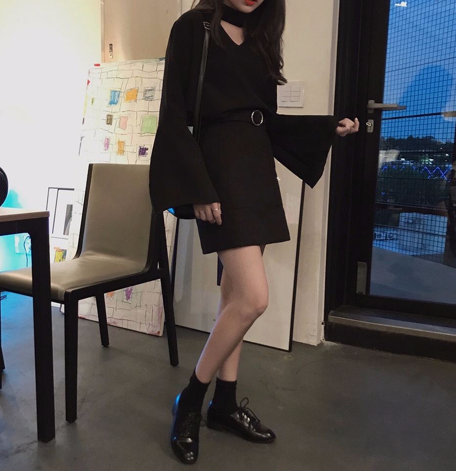想必大家都跟摩登少女一樣,最近面臨破產季吧XDD每當換季的時候就是破產的時候啊~總不能繼續穿夏天的衣服冷死吧!這時候內心的慾望也會慢慢上升,就是想要買新衣服啊~新衣服可以買,但是千萬別買錯!跟著韓妞今年秋天最常出現在衣櫃的單品買絕不會錯啊!