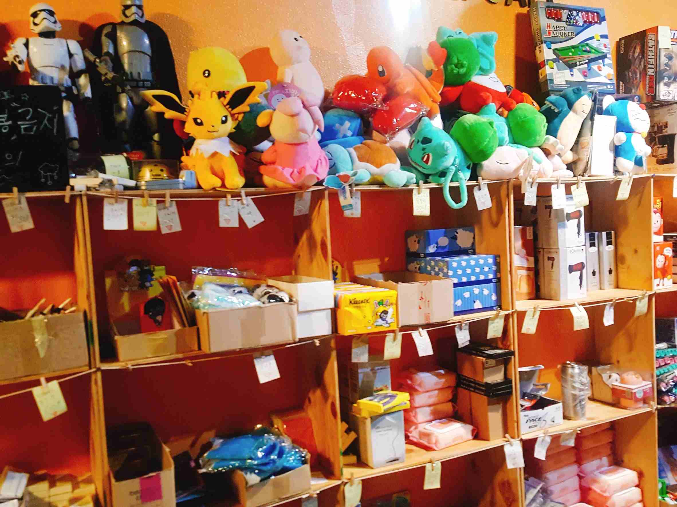 結束之後就是挑禮物時間啦~結完帳之後,把手環給店員,店員會幫你計算積分,根據積分可以到禮品區挑選自己喜歡的小東西囉~小編最後只能到70分….我也不知道為什麼…!?