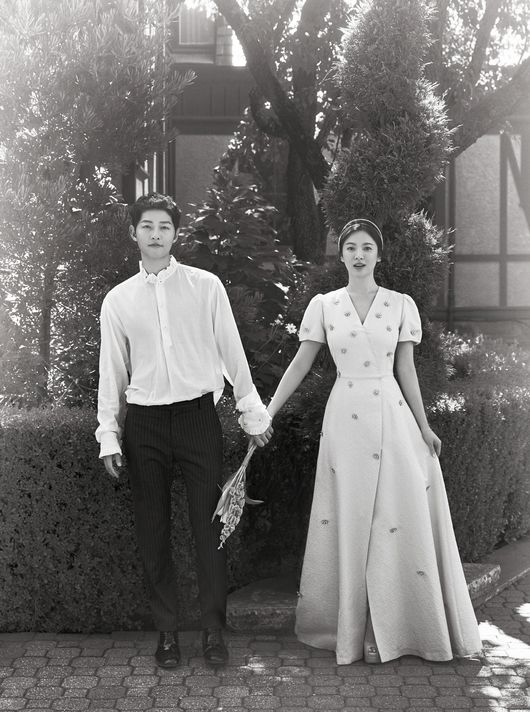 婚禮結束後雙方經紀公司也表示兩人前往歐洲度蜜月,詳細地點及時間不公開~~ 不過,看到網路上有網友提到宋宋夫婦蜜月的國家,但對新婚夫妻來說地點其實不重要啦~~~
