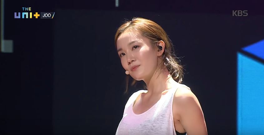 而被問到為什麼會想要參演節目?JOO則回答:「其實我一開始就夢想能以偶像歌手的身分出道,沒想到最後卻成了抒情歌手。」「雖然煩惱了很久是否要出演《THE UNIT》,但我認真想了一下假如我不把握機會的話,我還有能展示自己能力的時候嗎?」所以最後決定出演。