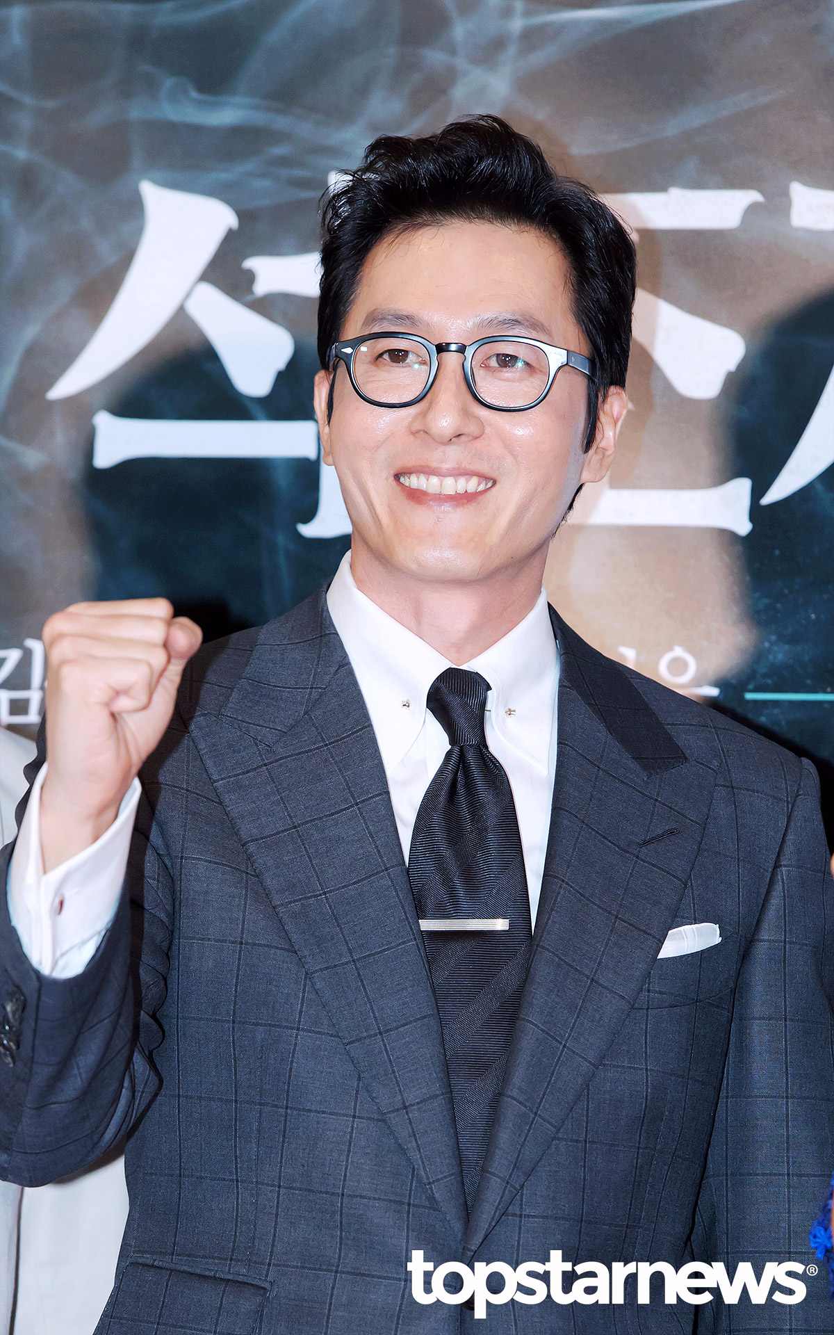 而為人善良溫暖的金柱赫去世後,據韓媒報導前往靈堂弔唁的藝人就有數十位,包括影帝宋康昊、車勝元、池城、張跟碩、宋仲基、金惠秀、韓孝周、崔智友、金高銀等,還有與金柱赫一起出演《兩天一夜》的固定班底,《RM》的成員們以及姜鎬童等人都前往靈堂見這位受人喜愛的演員最後一面。
