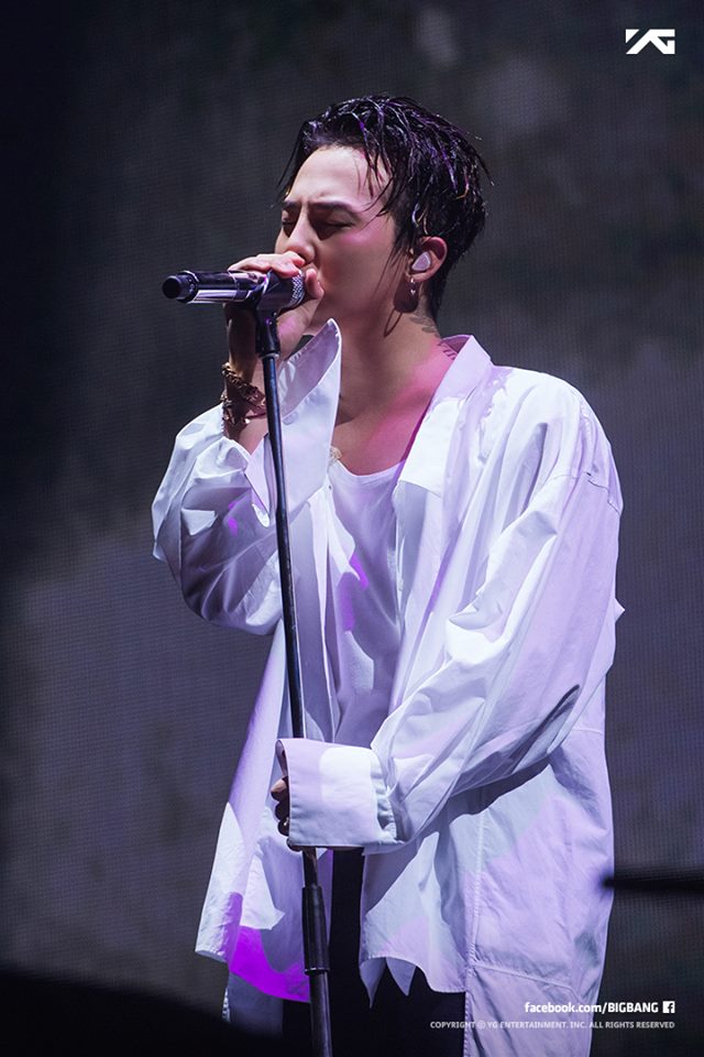 大家都知道曾在BIGBANG出道之前,老楊曾經平靜的看著GD的表演,然後冷酷的問他「志龍啊,你練習了10年了吧,要不要現在就回家?」(指GD可以捲舖蓋走人了),就看得出來老楊愛之深責之切的冷酷風格