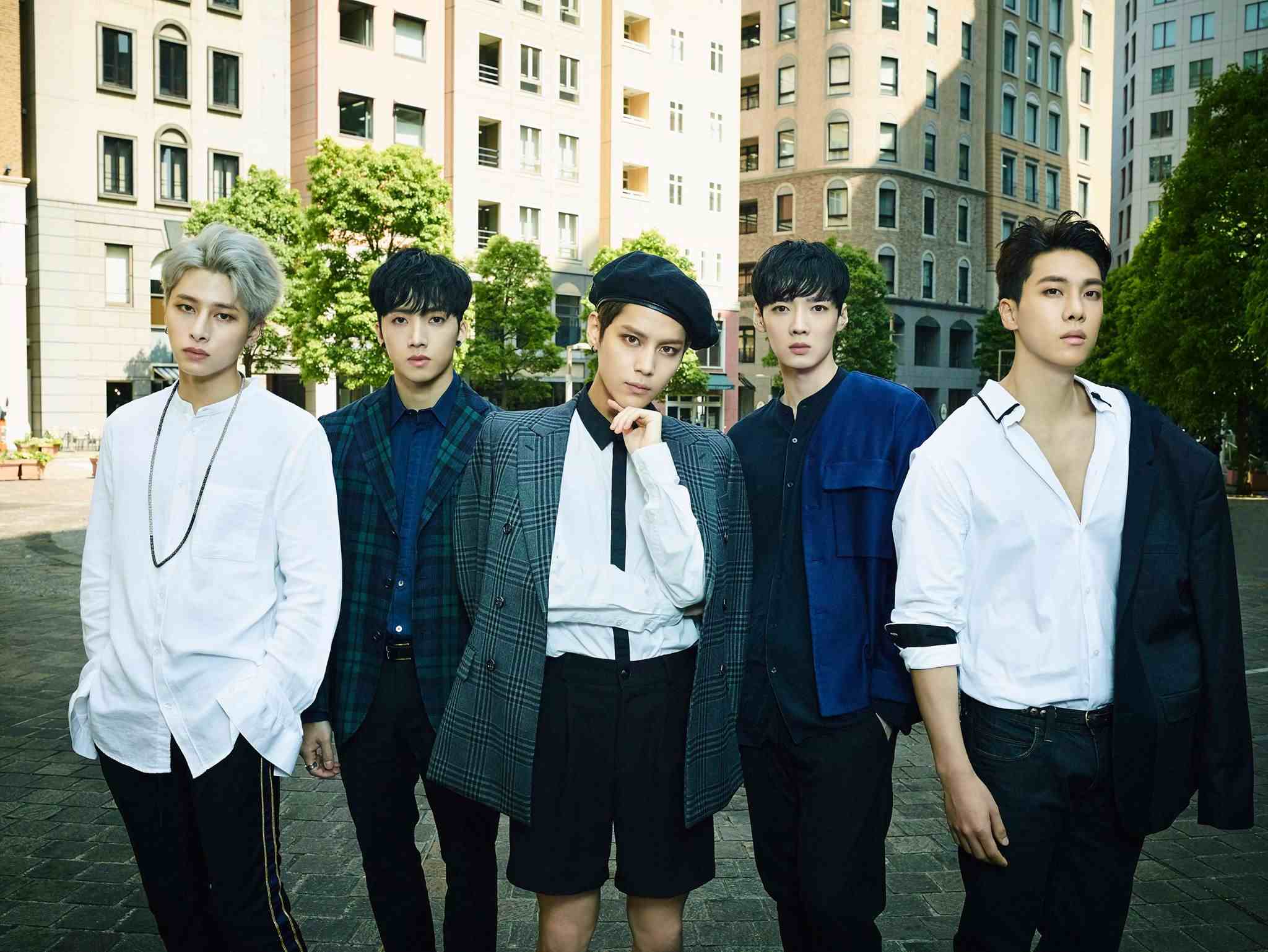 《The Unit》邀請正在活動中的偶像或曾在樂壇活動過的偶像,重新挖掘他們的價值與潛力,推出一個全新的偶像團體,節目組更是收到了高達500封信,2013年出道的少年共和國也是參賽者名單之一...
