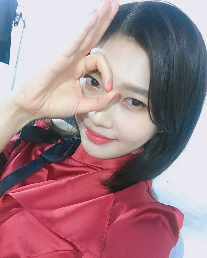 後來JOY貼出的照片也是這個手勢,還特別標註了#Peekaboo!讓粉絲不禁聯想這個手勢是不是跟回歸有關係,接下來其他成員也紛紛PO上照片...