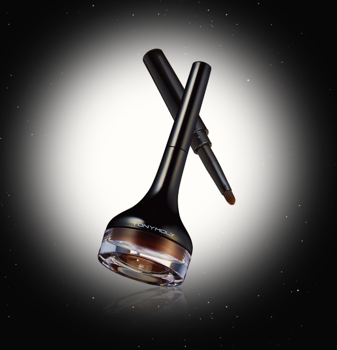 #TONY MOLY
TONY MOLY家的眼線膠如果不是明星商品真的很說不過去啊~這款可是台韓各大部落客的愛,非常不暈而且很好畫,偽少女最推薦2號深棕色啦!畫起來眼睛會變很深邃呢~而且畫筆也很優秀,很好描繪眼尾的線條!