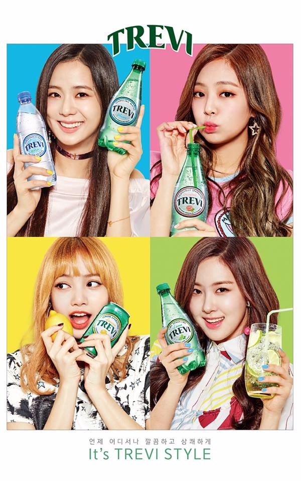 原來Jisoo手上拿的是 BLACKPINK所代言汽水Trevi的瓶子,有粉絲把汽水的瓶子改造成手燈,還將手燈送給了BLACKPINK的成員,只能說粉絲的心意非常暖,也希望 BLACKPINK能夠快點推出屬於自己的手燈!