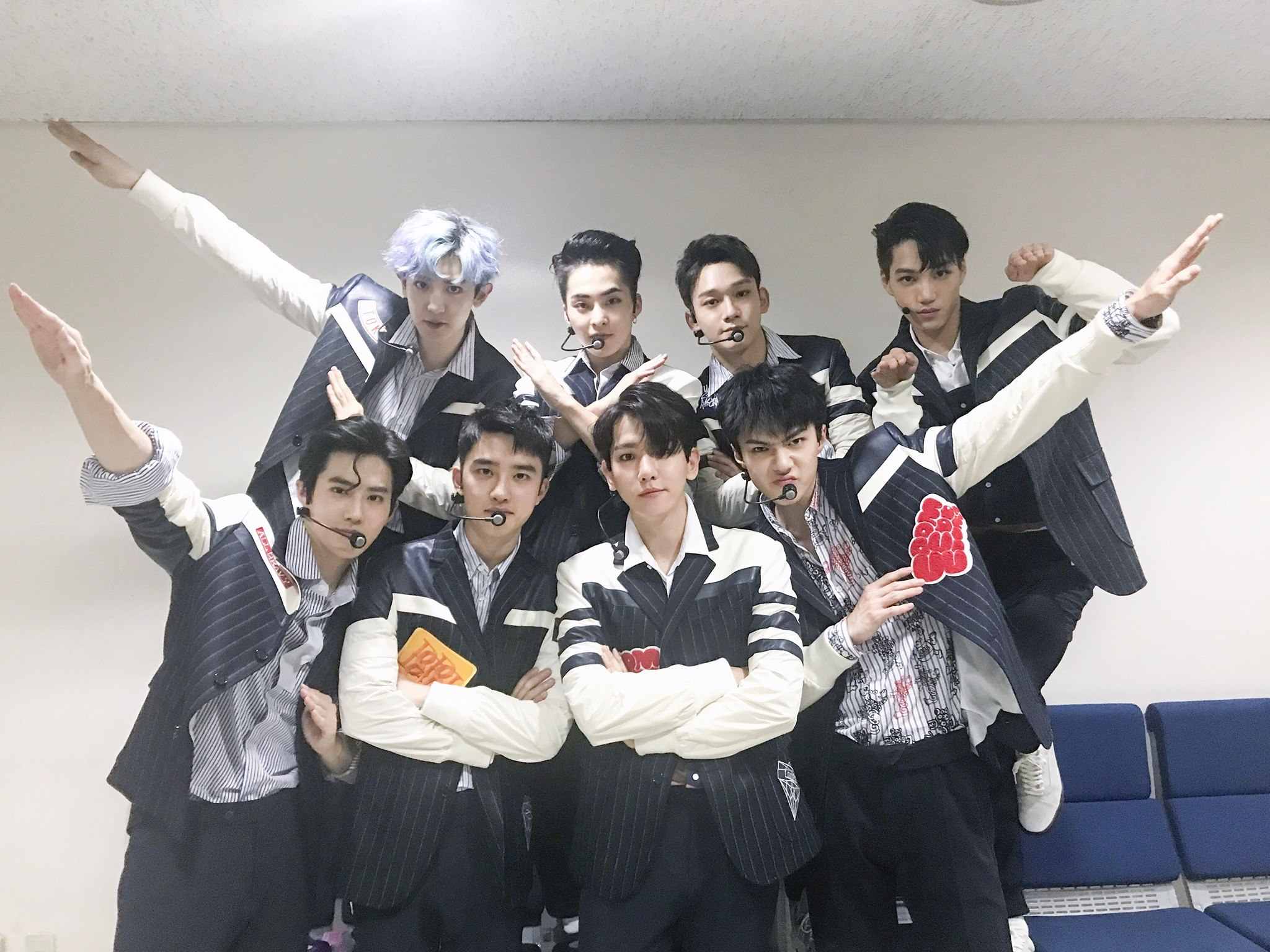 6 BTS 《WINGS》347,4**張
7 EXO《The Power of Music》337,2**張
8 EXO《For Life》316,3**張
9 EXO 《Sing For You》270,5**張
10 EXO 《EXODUS》267,2**張