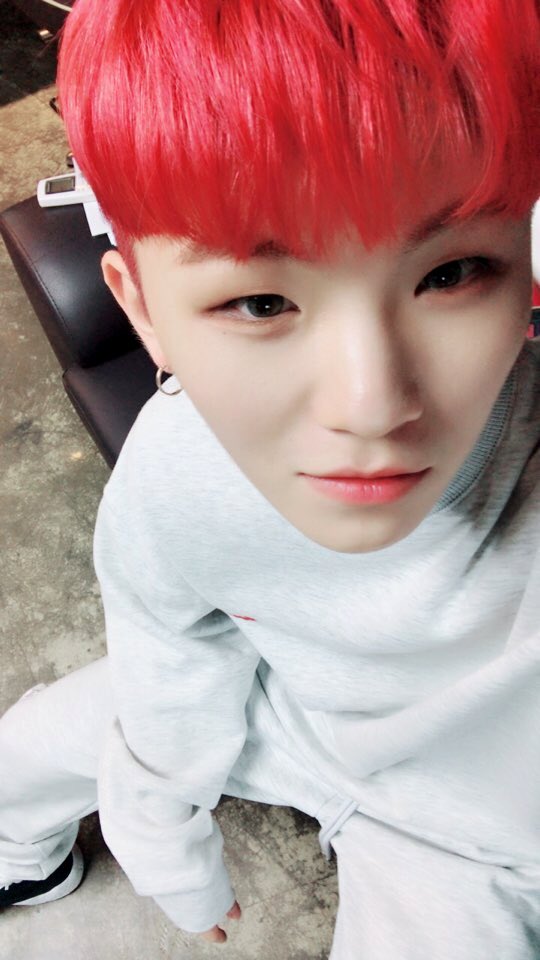 SEVENTEEN-WOOZI(韓國年紀21歲)
WOOZI根本就是謊報年齡啊!完全就像是個國中生一樣!太可愛了讓人想抱回家(誤XDDD)