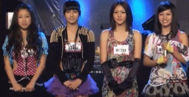 6年前14歲的MOMO(左2)曾經參加SUPER STAR K3 舉辦的日本海選,MOMO的親姐姐(左1)當時也一起參加了,很可惜的是MOMO以及姐姐最終沒能入選...