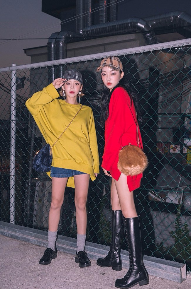 △衛衣+短褲
雖然冬天快到,但是女孩偶爾還是想要小露性感一下嘛~這時候短褲就是很好的朋友啊!利用衛衣搭配短褲,在穿上一雙小腿襪或是過膝靴,立刻將休閒轉為性感,一秒勾住男友心♥