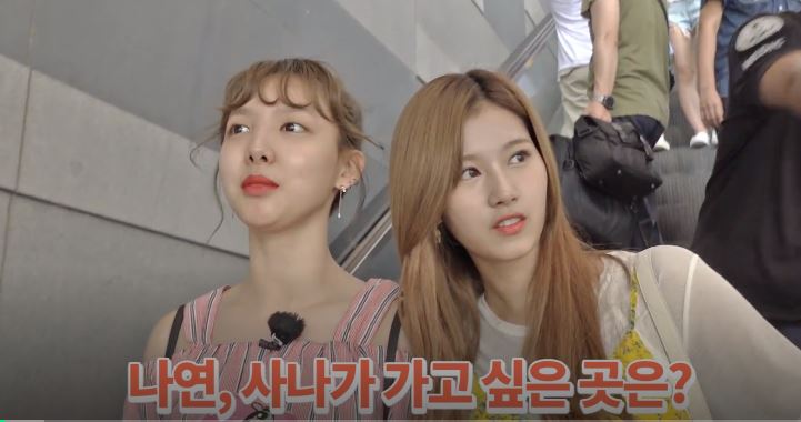在回歸前TWICE也去了一趟新加坡錄製《TWICE TV》,也讓粉絲們都相當期待節目的播出,日前也在粉絲的期待下也播出啦,但卻有網友對於娜璉當天的妝容提出了一些疑問...