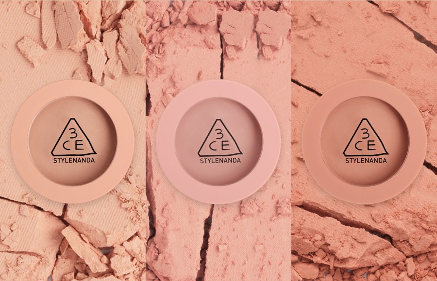 MOOD RECIPE-FACE BLUSH
三個顏色都是強調乾淨清透,質地就像絲絨一樣滑順,特別細緻的控油粉末可以吸收臉上的出油跟汗水,不只不卡粉,一塊好的腮紅還可以幫你定妝一整天啊!