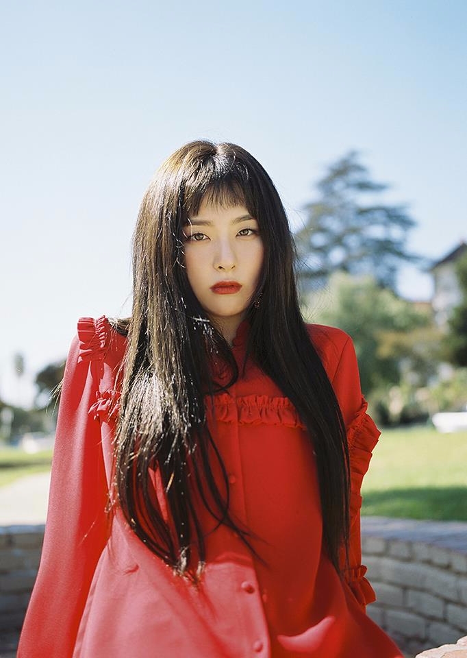 SeulGi這次則是撿了不規則短瀏海啊!!繼Irene過後隊內第二人,這個造型真的是全靠顏值所稱,雖然造型非常難駕馭,但是偽少女覺得SeulGi詮釋的很好,非常適合他耶!