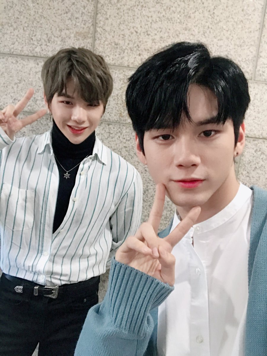 #Wanna One-姜丹尼爾
丹尼爾在舞台上總是展現出專業的一面,下了舞台後卻又變成可愛的大男孩,笑起來時兔牙更明顯也是粉絲心中最愛的丹尼爾!