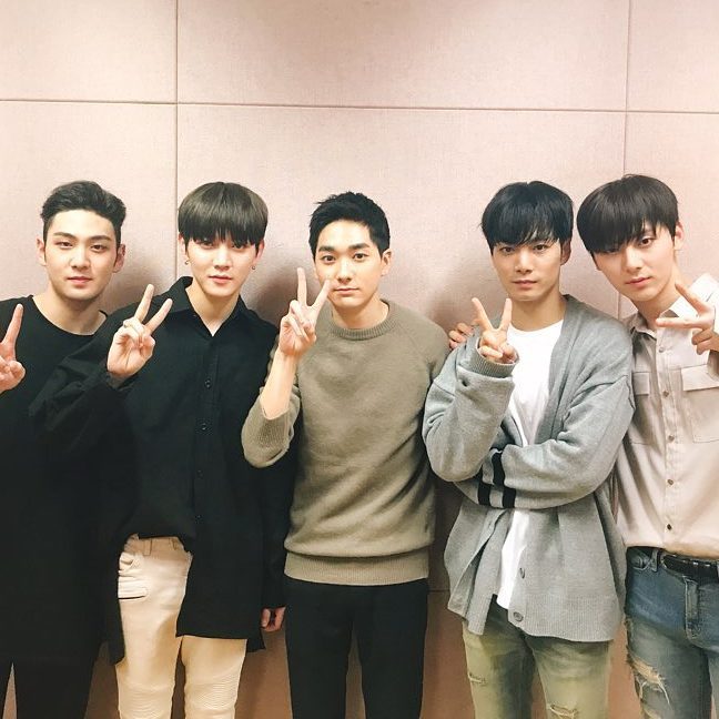 相信有看過《PRODUCE 101 第二季》的粉絲們應該都很替NU'EST的處境抱不平吧,NU'EST被公司對待的方法連路人直呼太殘忍,幸好成員憑藉著自身努力重新獲得大眾的認可...