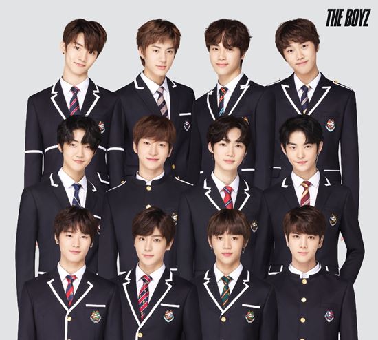 經紀公司也宣布周鶴年將以12人男子團體出道,團名為THE BOYZ成員的顏值也備受矚目,成員據說是由前SM星探所選出來的,那位星探所選出來的偶像有:少女時代前成員潔西卡.Krystal.朴有天...