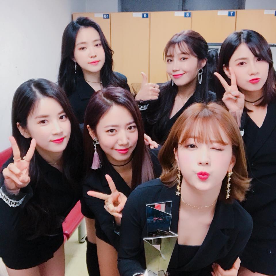今年6月以歌曲《FIVE》回歸的APINK,目前雖然還沒有再次回歸的消息,但是成員各自都在積極地進行個人活動。
所以粉絲都還能在戲劇與綜藝中看到成員們的身影,生活好像也沒有那麼煎熬了XDD