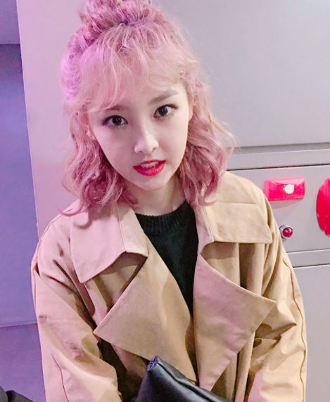 #很淺的髮色
淺髮色基本上就是女神的專利啊TT明星們染出來那麼美就是因為他們是明星,臉美到爆炸,如果一般人染的話感覺就很被容易說台TT