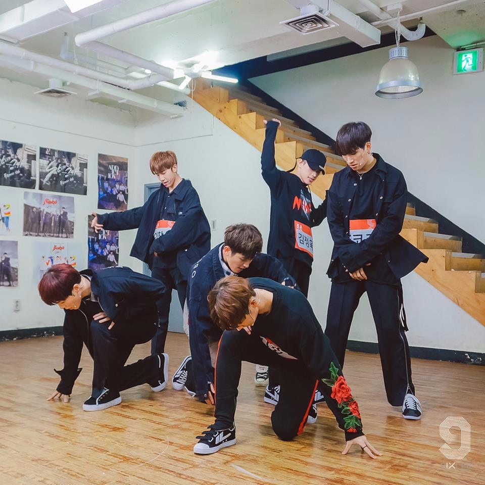有在收看《MIXNINE》的網友認為節目組拜訪的經紀公司過多導致很混亂,加上剪輯
的部分有時候太刻意讓人誤會導致造成爭議,又拿爭議的部分來炒新聞讓人看了很反感...