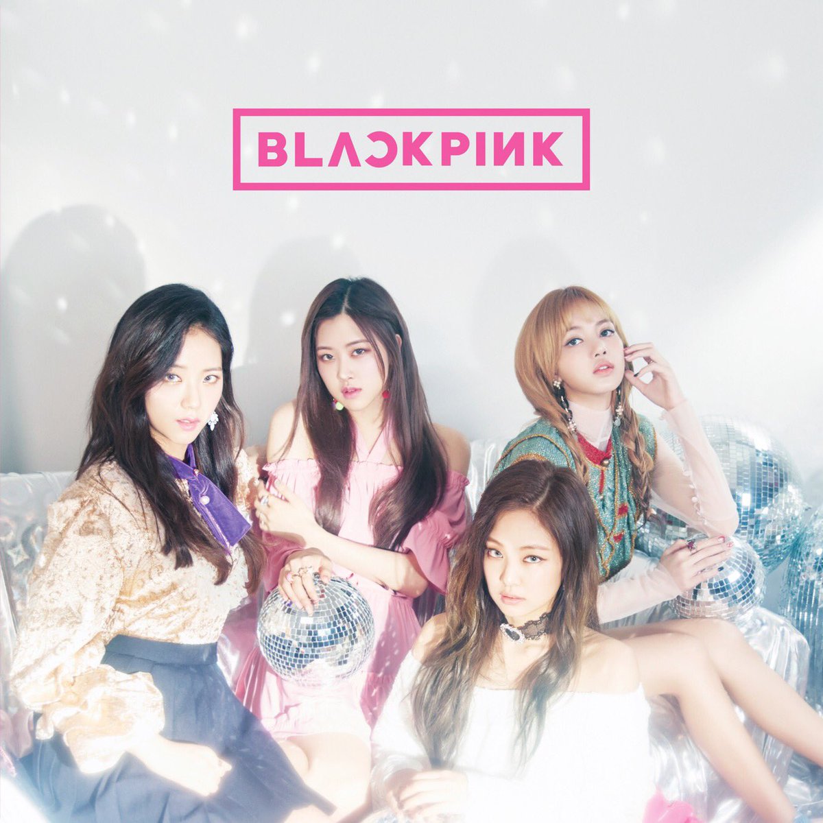 但若是與YG經紀公司其他偶團體相比,BLACKPINK可說擁有豐富的資源,像是超高級的宿舍一人一間房間之外,楊社長甚至還宣布將要推出屬於BLACKPINK的團綜!