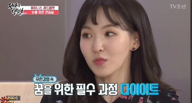 讓Wendy在節目上落淚的原因,是說過自己「從小到大都沒瘦過」的Wendy,在進了SM之後被嚴格限制體重,只要吃甜食就會被罵。但每年即使Wendy在國外,都會特地送上蛋糕幫Wendy慶生的媽媽,雖然知道這一點,但為了慶祝女兒的生日,還是特地準備了減糖的特製蛋糕
