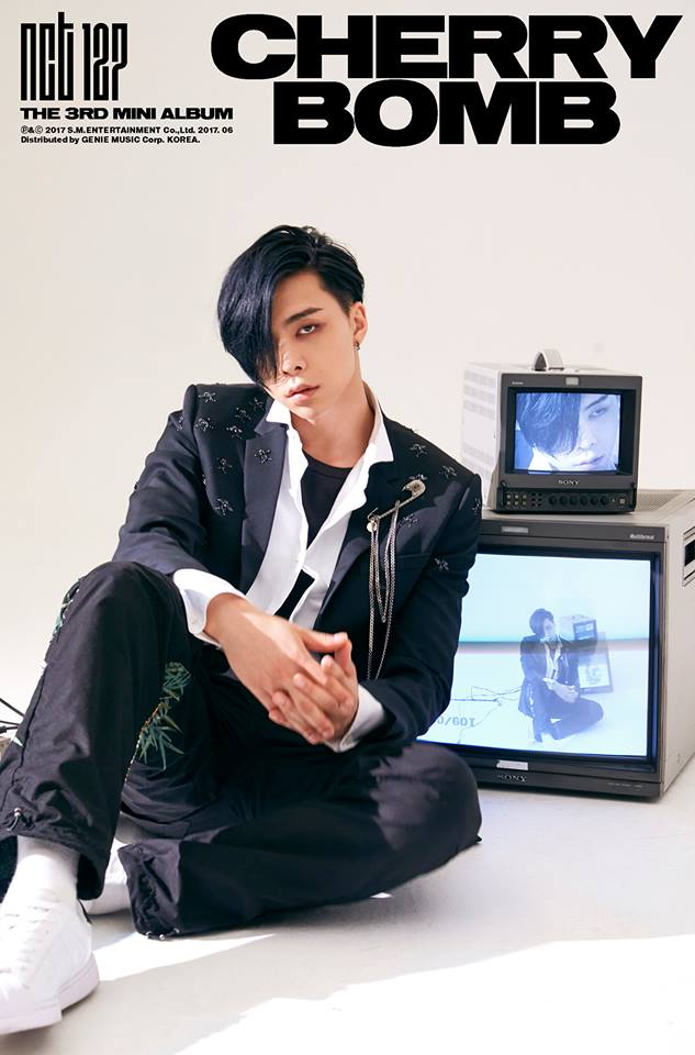 而當時男練習生的人氣一位就是NCT的Johnny。
當時還是國中生的Johnny雖然個子很高,但據RED VELVET姐姐們的說法,Johnny真的相當可愛。