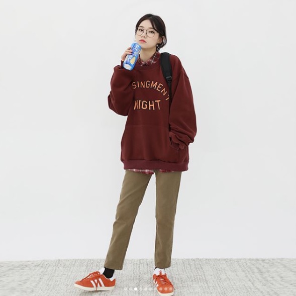 △adidas Campus 80s
這雙鞋雖然在台灣名氣沒有特別特別大,但是韓國人是認真在愛它耶XDD顏色多變,而且穿起來很舒服,這款就變成它最受歡迎的原因之一啦!
