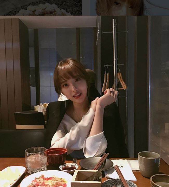 雖然不知道爸爸的工作是什麼,但她曾說爸爸的心願就是希望主修聲樂的她,可以順利唸書並成為教授然後看著她嫁出去,她們家更是媽媽和哥哥都是學習聲樂,據說在韓國學習音樂開銷很大,哥哥和她都主修聲樂,花費龐大更是可以想像