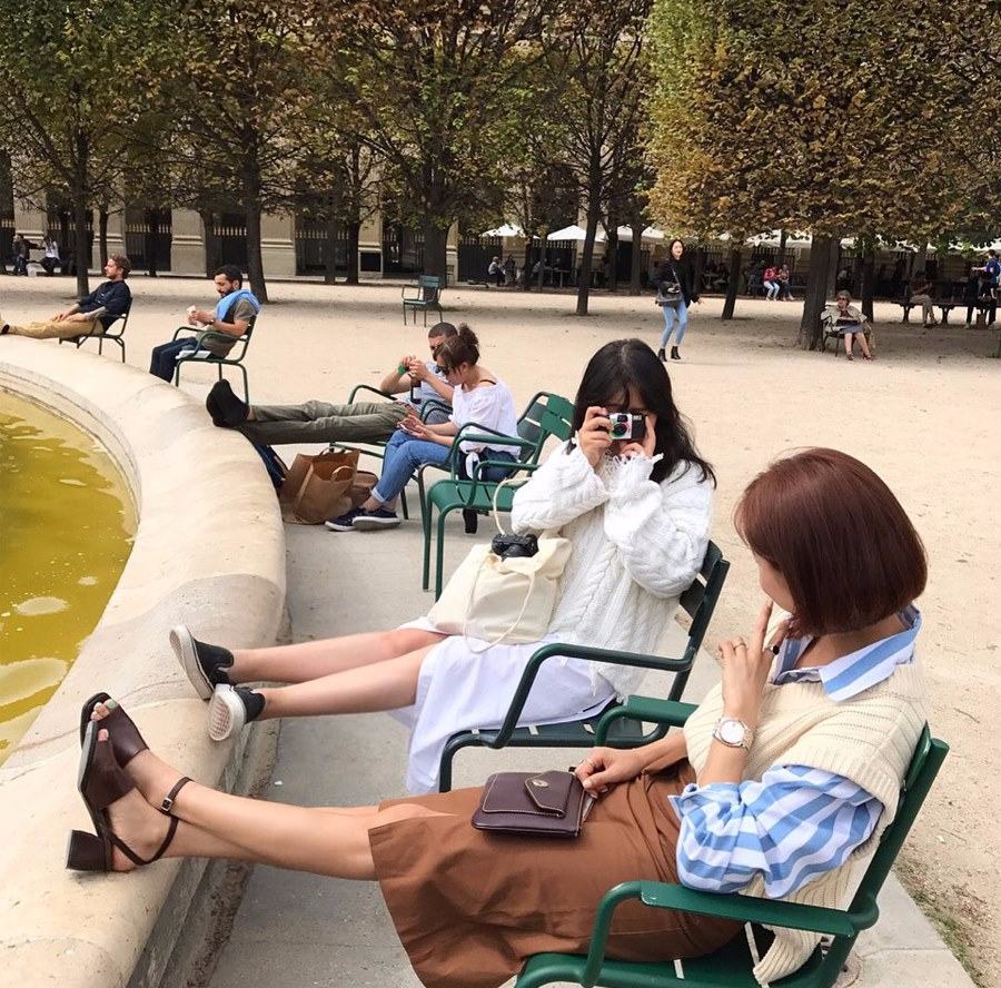 *別想逼好友跟男/女友變親
好友不一定跟另一半相處得好,處得不好你會難做人不知道該幫哪邊,相處太好你又會吃醋~所以在和任何一方約會的時候,別讓"第三者"來當電燈泡哦!