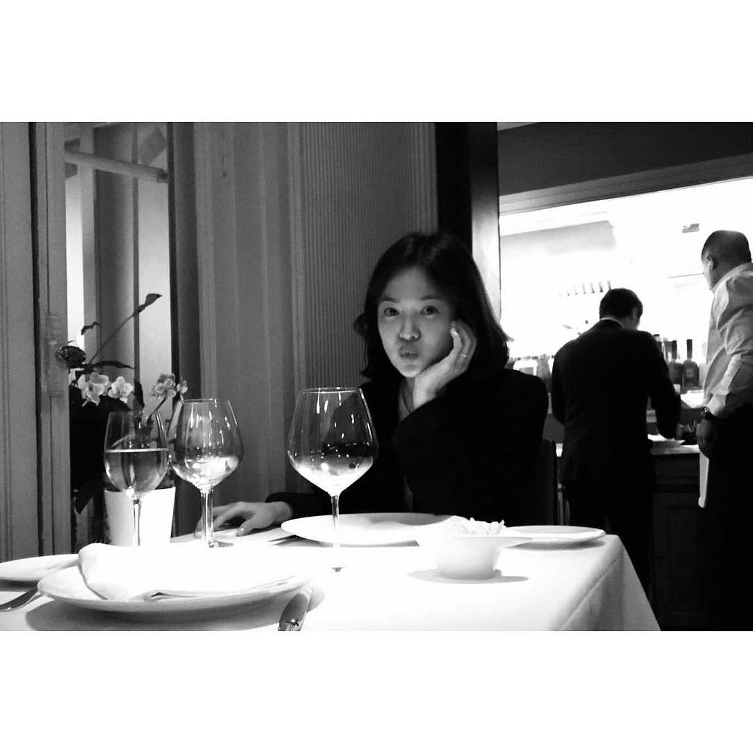 在婚禮結束後兩人也到西班牙度蜜月,宋慧喬也在instagram出照片和粉絲們分享,雖然沒有表明是宋仲基所拍攝的,但可想而知拍攝這照片的人一定是老公宋仲基(笑XD)