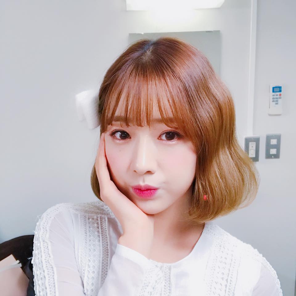 APINK也因此特地開直播不斷的向粉絲道歉,普美更是在鏡頭前首度吐露心聲,說「希望恐佈份子能夠早日落網…成員和所有人真的都已經『好累了』讓粉絲好心疼...