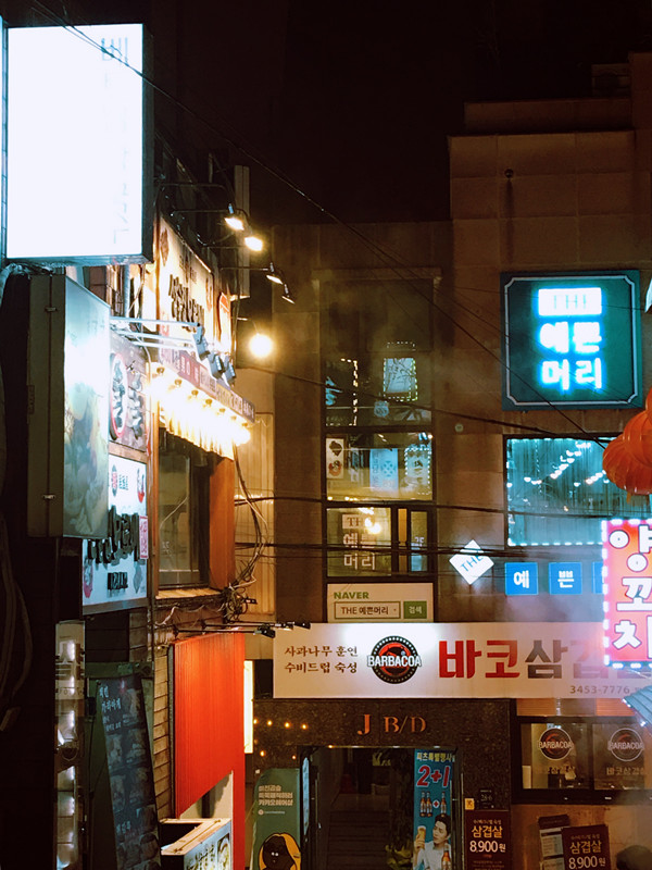 小編也算是吃過很多烤肉店的「行家」了。一般自助店的肉品質相對而言不是特別好,但是位於江南站11號出口的