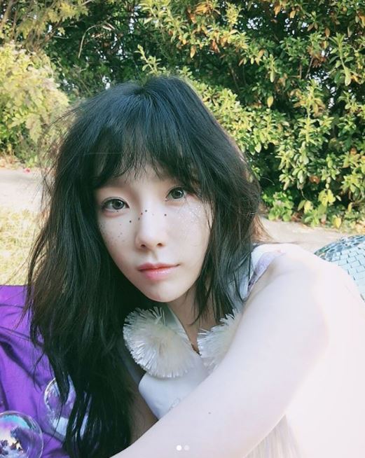 Solo女歌手獎:(太妍、IU不出席)
1位 太妍 2731萬5697票 36.7%
2位 IU 1970萬130票 26.5%
3位 宣美 1390萬1562票 18.7%
前3名中僅有宣美預計出席,究竟獎落誰家也讓人好奇啊!