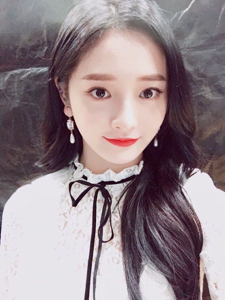 #PRISTIN-周潔瓊
周潔瓊的高顏值從選秀節目《PRODUCE 101》開始就備受矚目,高顏值外表也讓她獲得其他練習生的認可!!!