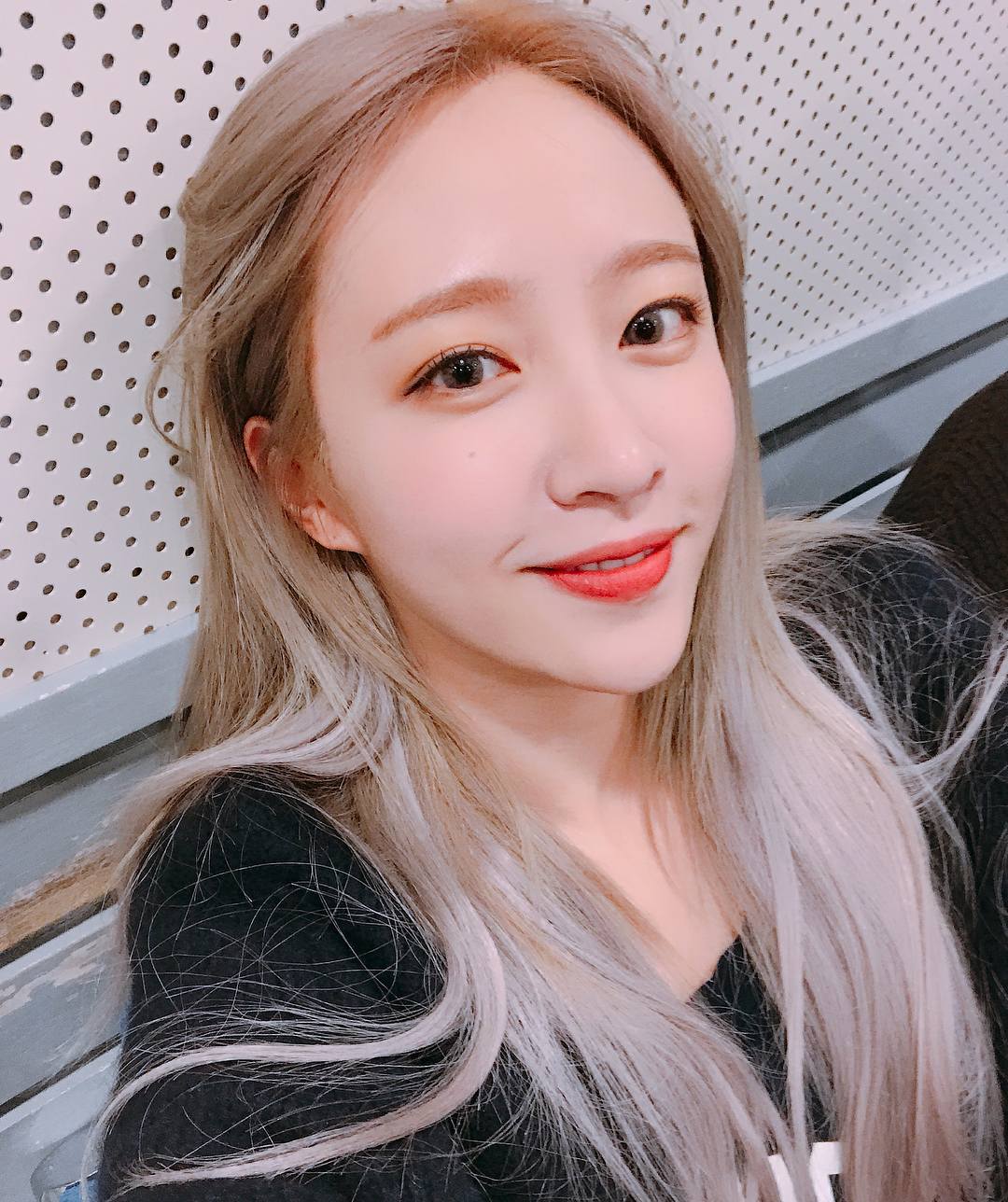 #EXID-哈妮
哈妮曾經說過不喜歡自己的鼻子,而且也曾動過想去整形的念頭,幸好在媽媽的阻止之下才打消了想法,哈妮原本的樣子就是粉絲們最喜歡的樣貌了!!!